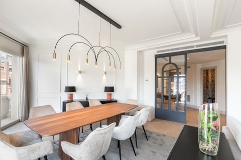 Apartament w Barcelona, Hiszpania 4 sypialnie, nr 141033 – zdjęcie 19