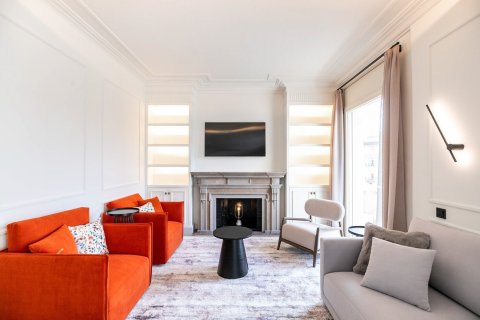 Apartament w Barcelona, Hiszpania 4 sypialnie, nr 141033 – zdjęcie 3