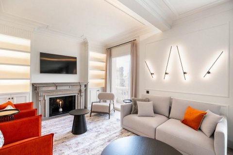 Apartament w Barcelona, Hiszpania 4 sypialnie, nr 141033 – zdjęcie 4