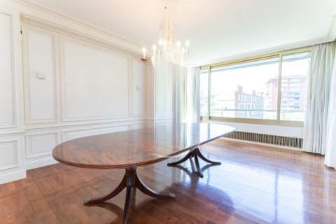 Apartment for rent in Barcelona, Spain 5 bedrooms, 475 sq.m. No. 141036 - photo 4