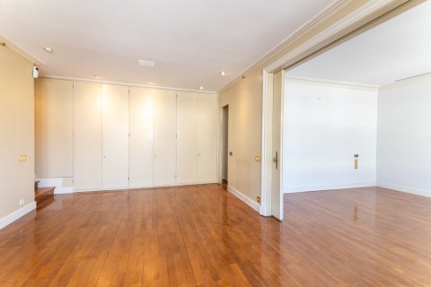 Apartment for rent in Barcelona, Spain 5 bedrooms, 475 sq.m. No. 141036 - photo 11