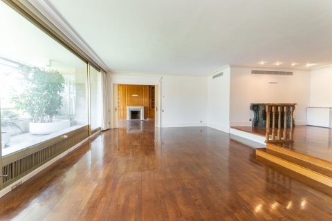 Apartment for rent in Barcelona, Spain 5 bedrooms, 475 sq.m. No. 141036 - photo 5