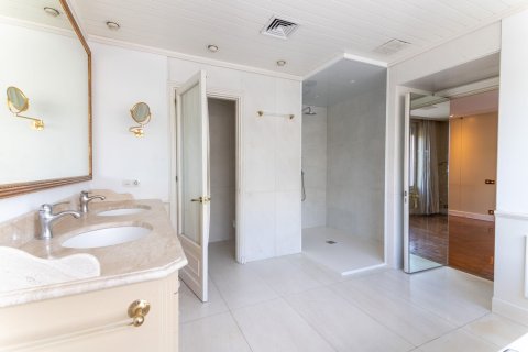 Apartment for rent in Barcelona, Spain 5 bedrooms, 475 sq.m. No. 141036 - photo 14