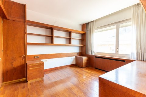 Apartment for rent in Barcelona, Spain 5 bedrooms, 475 sq.m. No. 141036 - photo 6