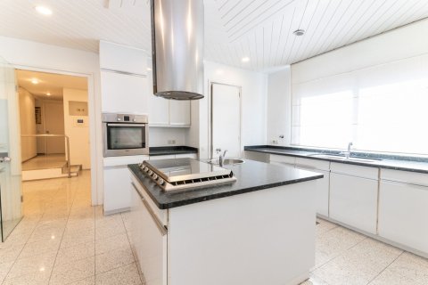 Apartment for rent in Barcelona, Spain 5 bedrooms, 475 sq.m. No. 141036 - photo 7