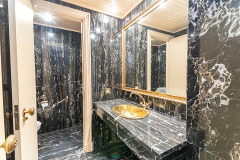 Apartment for rent in Barcelona, Spain 5 bedrooms, 475 sq.m. No. 141036 - photo 13