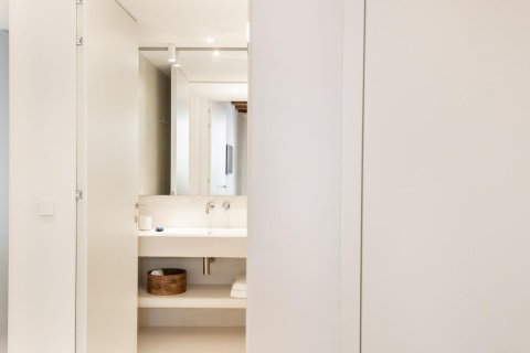 Apartament w Barcelona, Hiszpania 3 sypialnie, nr 141037 – zdjęcie 3