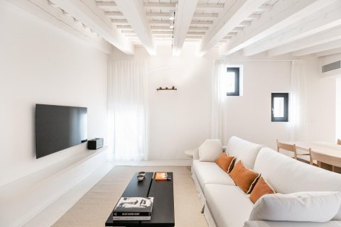 Apartment for rent in Barcelona, Spain 2 bedrooms,  No. 141032 - photo 1