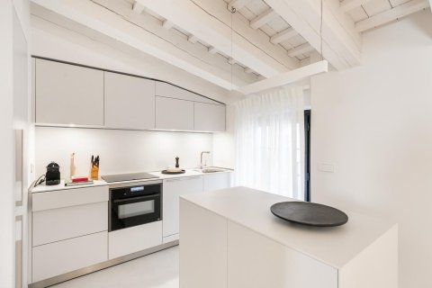 Apartment for rent in Barcelona, Spain 2 bedrooms,  No. 141032 - photo 2