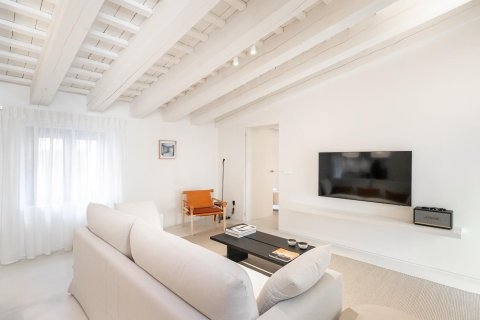 Apartment for rent in Barcelona, Spain 2 bedrooms,  No. 141032 - photo 10