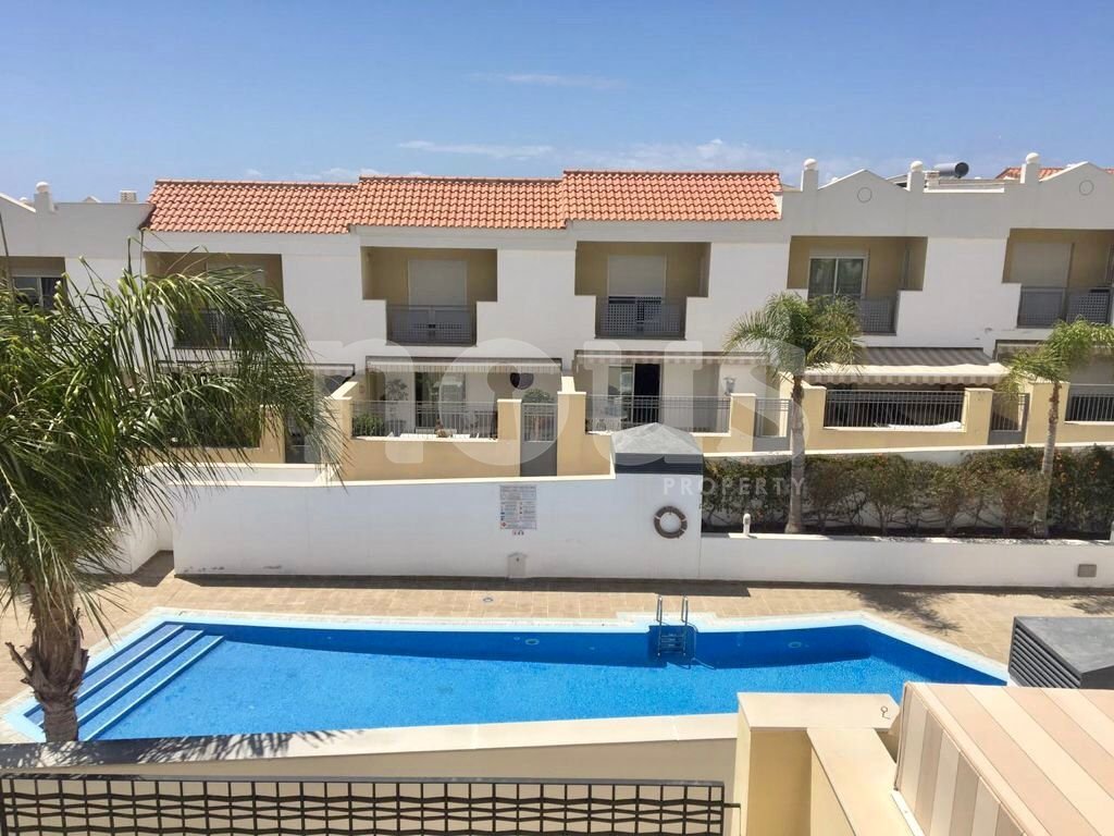 Radhus i Adeje, Tenerife, Spanien 4 sovrum, 287 kvm. Nr. 102943