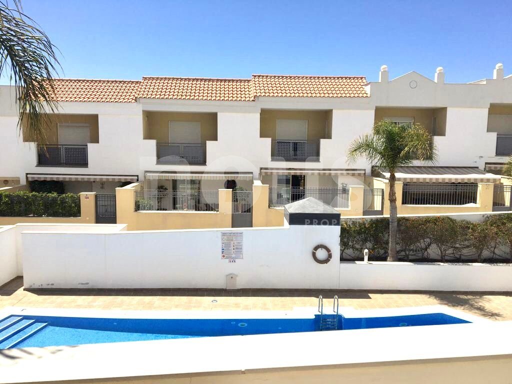 Radhus i Adeje, Tenerife, Spanien 4 sovrum, 287 kvm. Nr. 102943