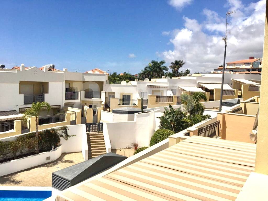 Radhus i Adeje, Tenerife, Spanien 4 sovrum, 287 kvm. Nr. 102943