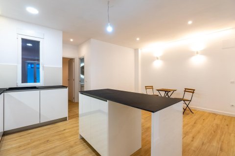 Lägenhet till salu i Madrid, Spanien 1 sovrum, 94 kvm. Nr. 149203 - foto 9