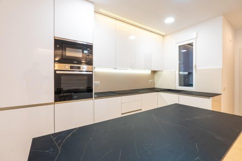 Lägenhet till salu i Madrid, Spanien 1 sovrum, 94 kvm. Nr. 149203 - foto 16