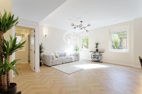 Apartamento en venta en Barcelona, España 3 dormitorios, 106 m2 No. 157283 - foto 2