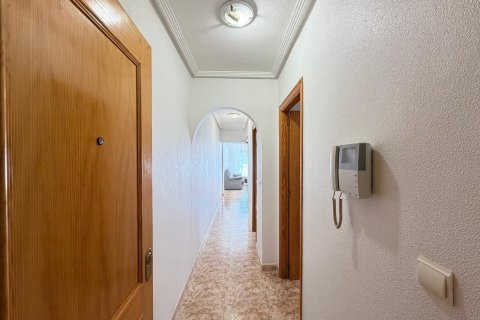 Apartamento en venta en Torrevieja, Alicante, España 2 dormitorios, 63 m2 No. 189667 - foto 2