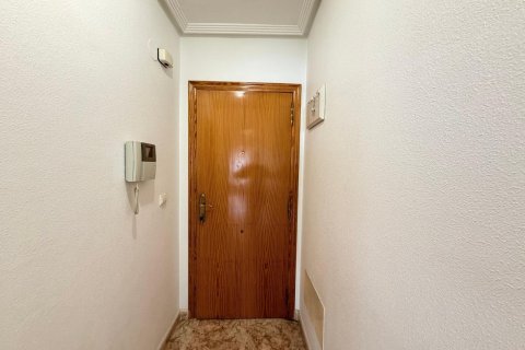 Apartamento en venta en Torrevieja, Alicante, España 2 dormitorios, 63 m2 No. 189667 - foto 3