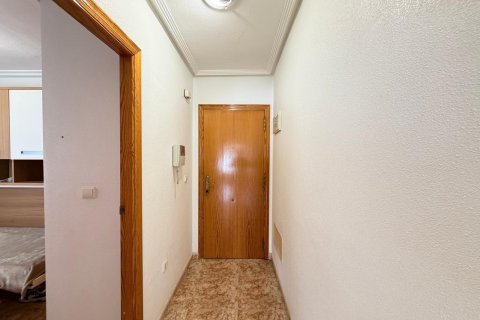 Apartamento en venta en Torrevieja, Alicante, España 2 dormitorios, 63 m2 No. 189667 - foto 4