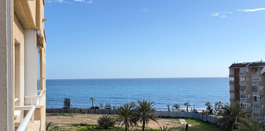 Apartamento en Torrevieja, Alicante, España 2 dormitorios, 63 m2 No. 189667