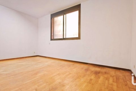 Продажа квартиры в Барселона, Испания 3 спальни, 84м2 №153888 - фото 9