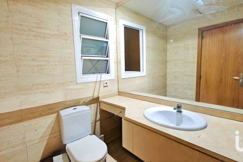 Продажа квартиры в Барселона, Испания 3 спальни, 84м2 №153888 - фото 2