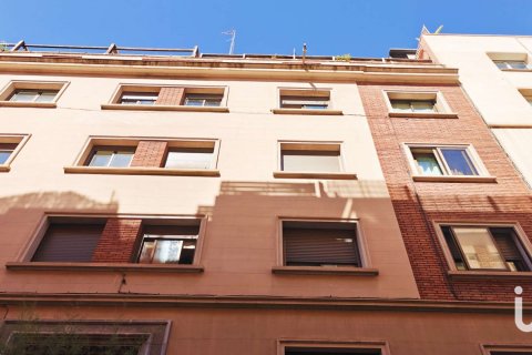 Продажа квартиры в Барселона, Испания 3 спальни, 84м2 №153888 - фото 6