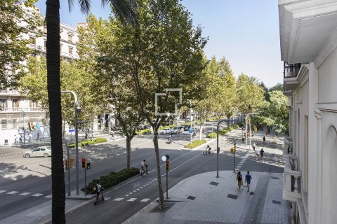 Huoneisto myytävänä Barcelona, Espanja, 3 makuuhuonetta, 137 m2 No. 192741 - kuva 9