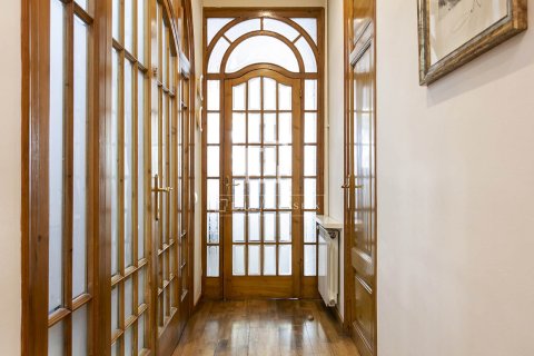 Huoneisto myytävänä Barcelona, Espanja, 3 makuuhuonetta, 137 m2 No. 192741 - kuva 24