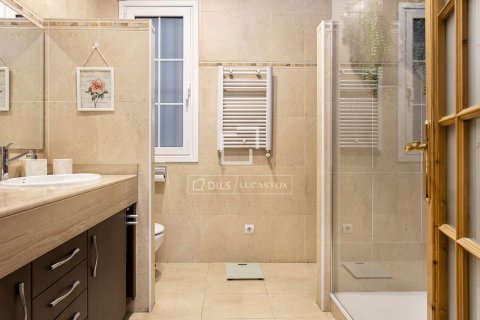Huoneisto myytävänä Barcelona, Espanja, 3 makuuhuonetta, 137 m2 No. 192741 - kuva 20