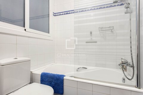 Huoneisto myytävänä Barcelona, Espanja, 3 makuuhuonetta, 137 m2 No. 192741 - kuva 27