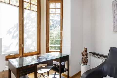 Huoneisto myytävänä Barcelona, Espanja, 3 makuuhuonetta, 137 m2 No. 192741 - kuva 14