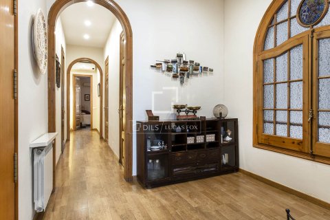 Huoneisto myytävänä Barcelona, Espanja, 3 makuuhuonetta, 137 m2 No. 192741 - kuva 28