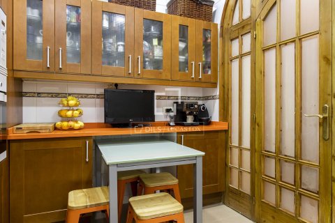 Huoneisto myytävänä Barcelona, Espanja, 3 makuuhuonetta, 137 m2 No. 192741 - kuva 17