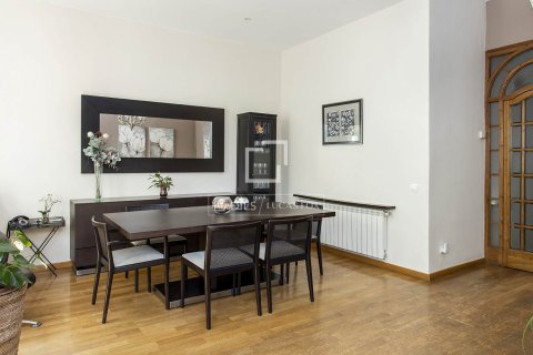 Huoneisto myytävänä Barcelona, Espanja, 3 makuuhuonetta, 137 m2 No. 192741 - kuva 15