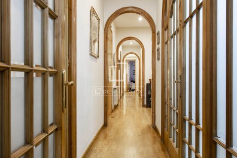 Huoneisto myytävänä Barcelona, Espanja, 3 makuuhuonetta, 137 m2 No. 192741 - kuva 5