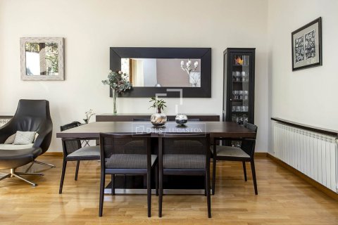 Huoneisto myytävänä Barcelona, Espanja, 3 makuuhuonetta, 137 m2 No. 192741 - kuva 2