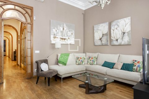 Huoneisto Barcelona, Espanja 3 makuuhuonetta, 137 m2 No. 192741