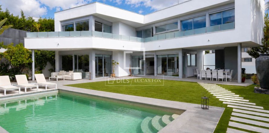 Villa i Mataro, Barcelona, Spanien 5 sovrum, 444 kvm. Nr. 192738
