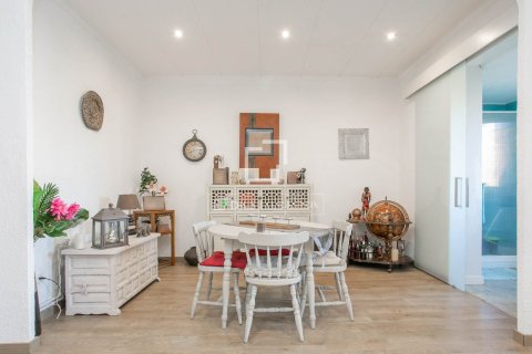 Huoneisto myytävänä Barcelona, Espanja, 3 makuuhuonetta, 85 m2 No. 192740 - kuva 16