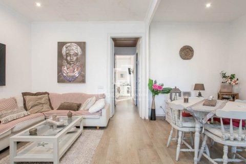 Huoneisto myytävänä Barcelona, Espanja, 3 makuuhuonetta, 85 m2 No. 192740 - kuva 2