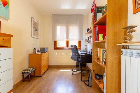 Huvila myytävänä Sant Just Desvern, Barcelona, Espanja, 4 makuuhuonetta, 168 m2 No. 192736 - kuva 27