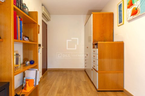 Huvila myytävänä Sant Just Desvern, Barcelona, Espanja, 4 makuuhuonetta, 168 m2 No. 192736 - kuva 28