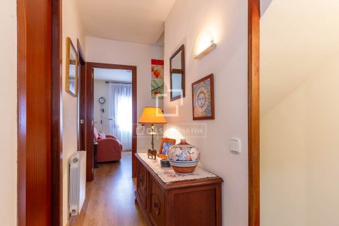 Huvila myytävänä Sant Just Desvern, Barcelona, Espanja, 4 makuuhuonetta, 168 m2 No. 192736 - kuva 24