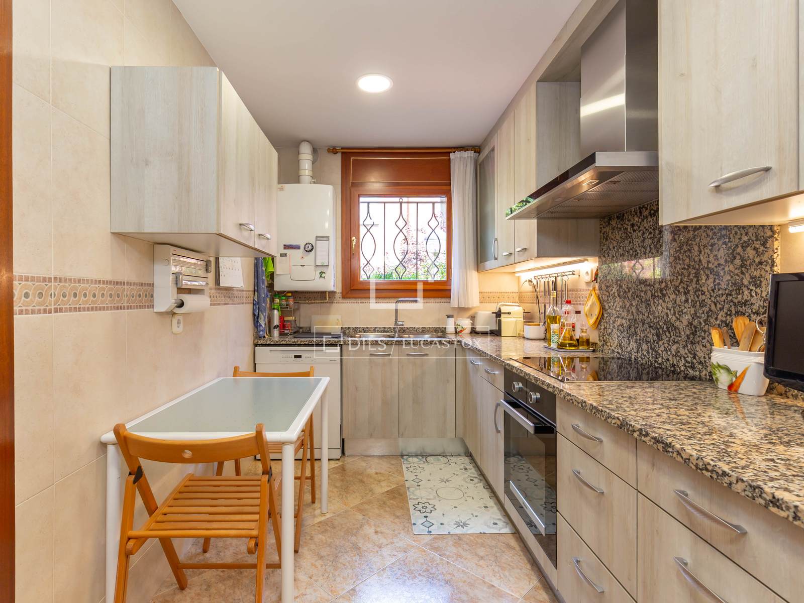 Villa a Sant Just Desvern, Barcelona, Spagna 4 camere da letto, 168 mq. N° 192736