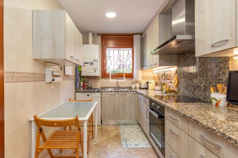 Huvila myytävänä Sant Just Desvern, Barcelona, Espanja, 4 makuuhuonetta, 168 m2 No. 192736 - kuva 15