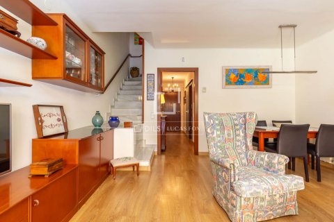 Huvila myytävänä Sant Just Desvern, Barcelona, Espanja, 4 makuuhuonetta, 168 m2 No. 192736 - kuva 12
