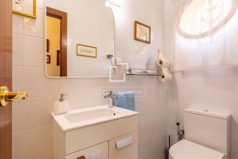 Huvila myytävänä Sant Just Desvern, Barcelona, Espanja, 4 makuuhuonetta, 168 m2 No. 192736 - kuva 19