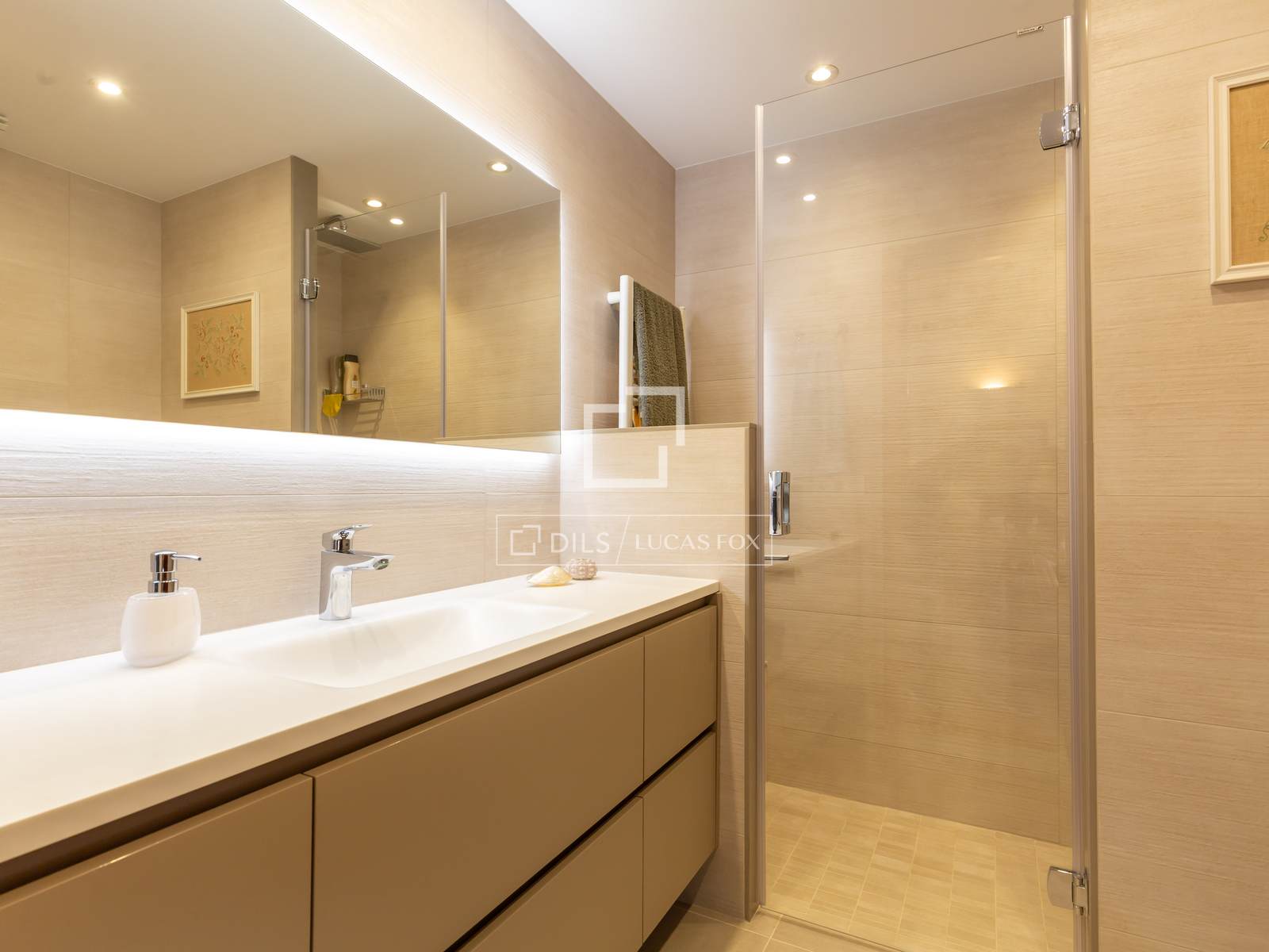 Villa a Sant Just Desvern, Barcelona, Spagna 4 camere da letto, 168 mq. N° 192736
