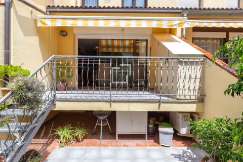 Huvila myytävänä Sant Just Desvern, Barcelona, Espanja, 4 makuuhuonetta, 168 m2 No. 192736 - kuva 9